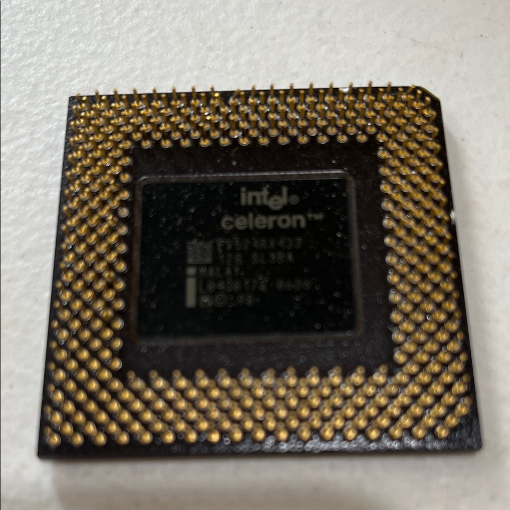 Intel Celeron Processor - Black and Gold Pins 433 fyv1998